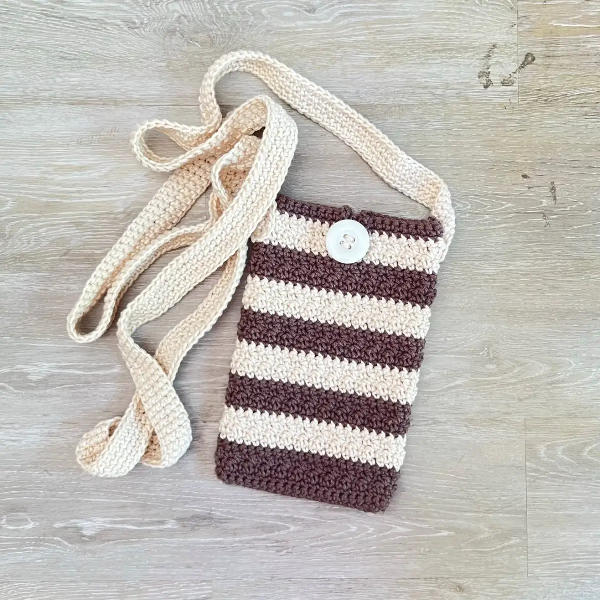 Winter Hills Cellphone Bag – Free Crochet Pattern